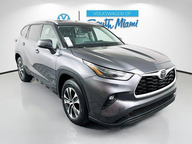 used 2022 Toyota Highlander car, priced at $33,700