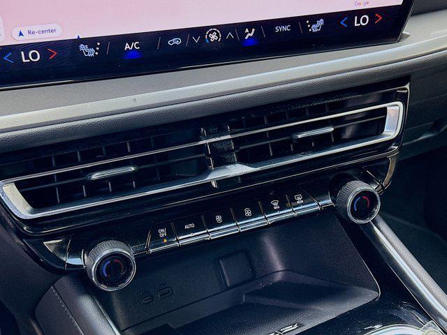 used 2024 Chevrolet Traverse car, priced at $32,591