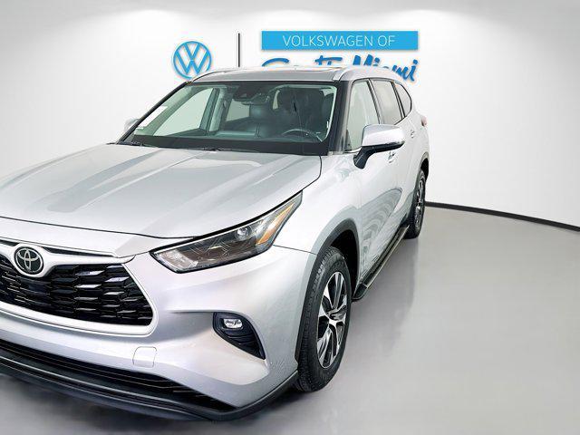 used 2022 Toyota Highlander car, priced at $31,631