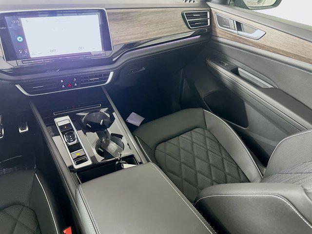 new 2025 Volkswagen Atlas car, priced at $52,168