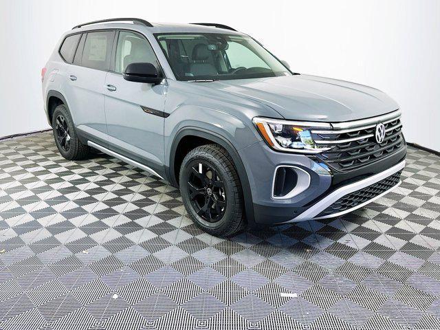 new 2025 Volkswagen Atlas car, priced at $47,601