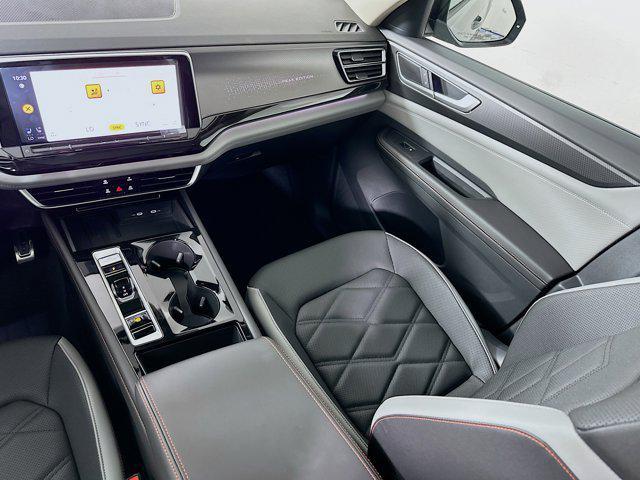 new 2025 Volkswagen Atlas car, priced at $47,601
