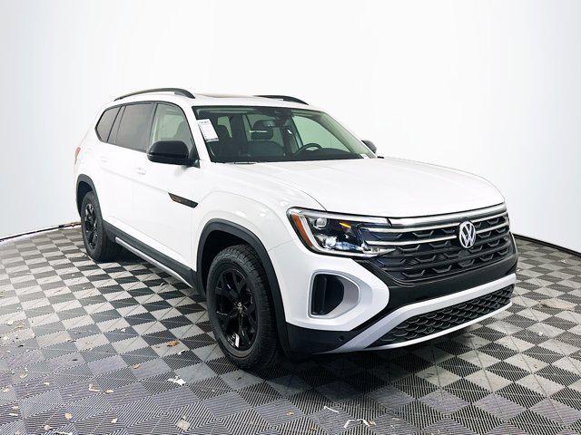 new 2025 Volkswagen Atlas car, priced at $45,834