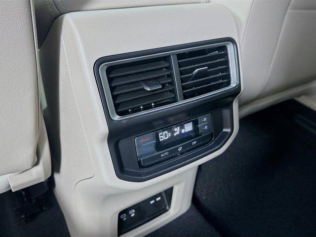 new 2025 Volkswagen Atlas car, priced at $42,084