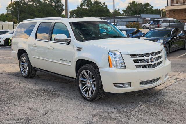 used 2014 Cadillac Escalade ESV car, priced at $12,495