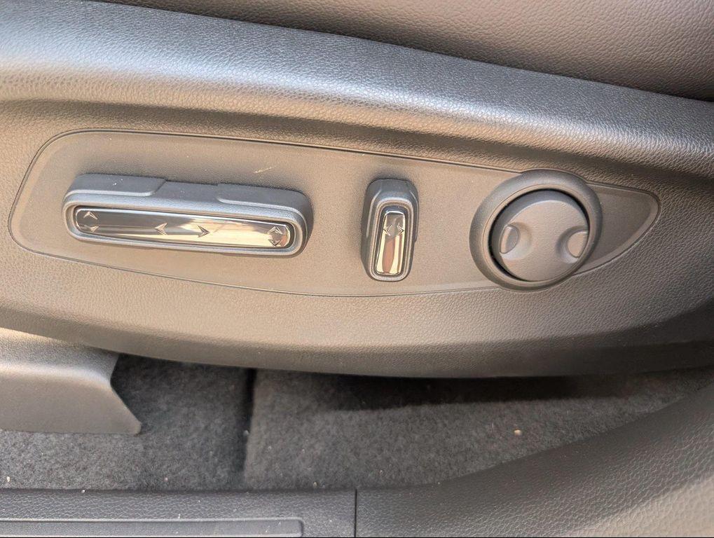 new 2025 Honda CR-V Hybrid car, priced at $38,576