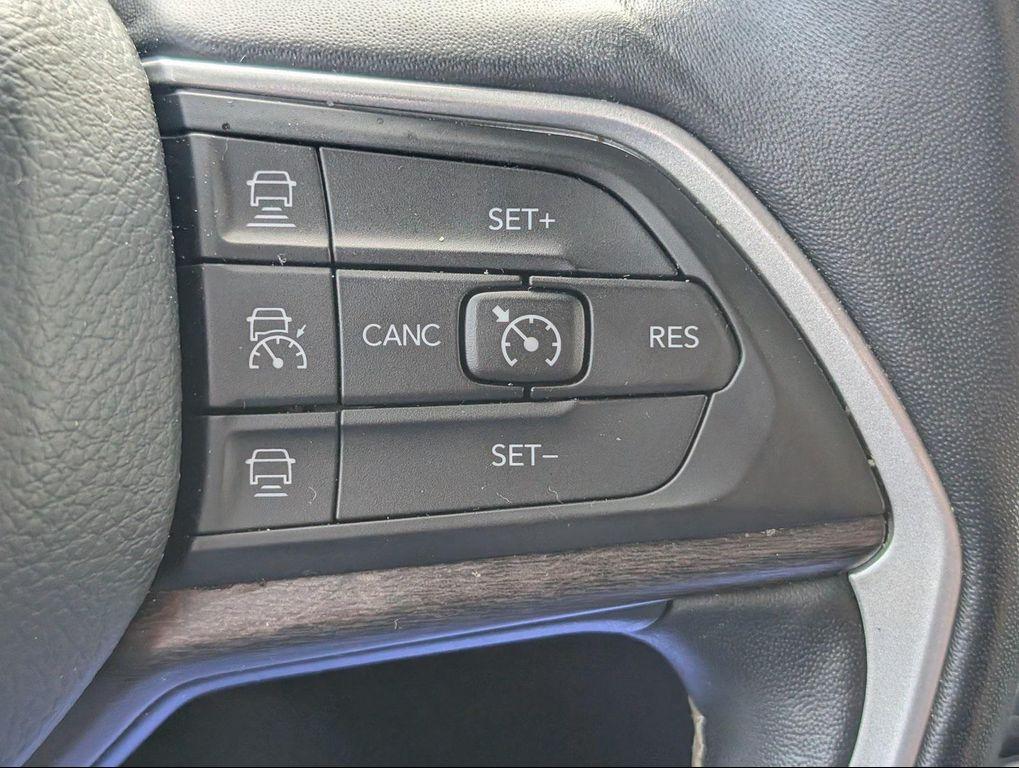 used 2022 Jeep Grand Cherokee car, priced at $25,900