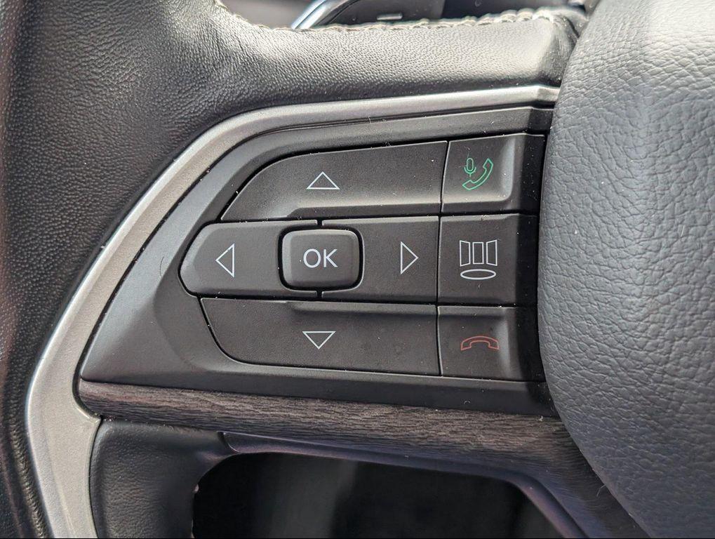 used 2022 Jeep Grand Cherokee car, priced at $25,900