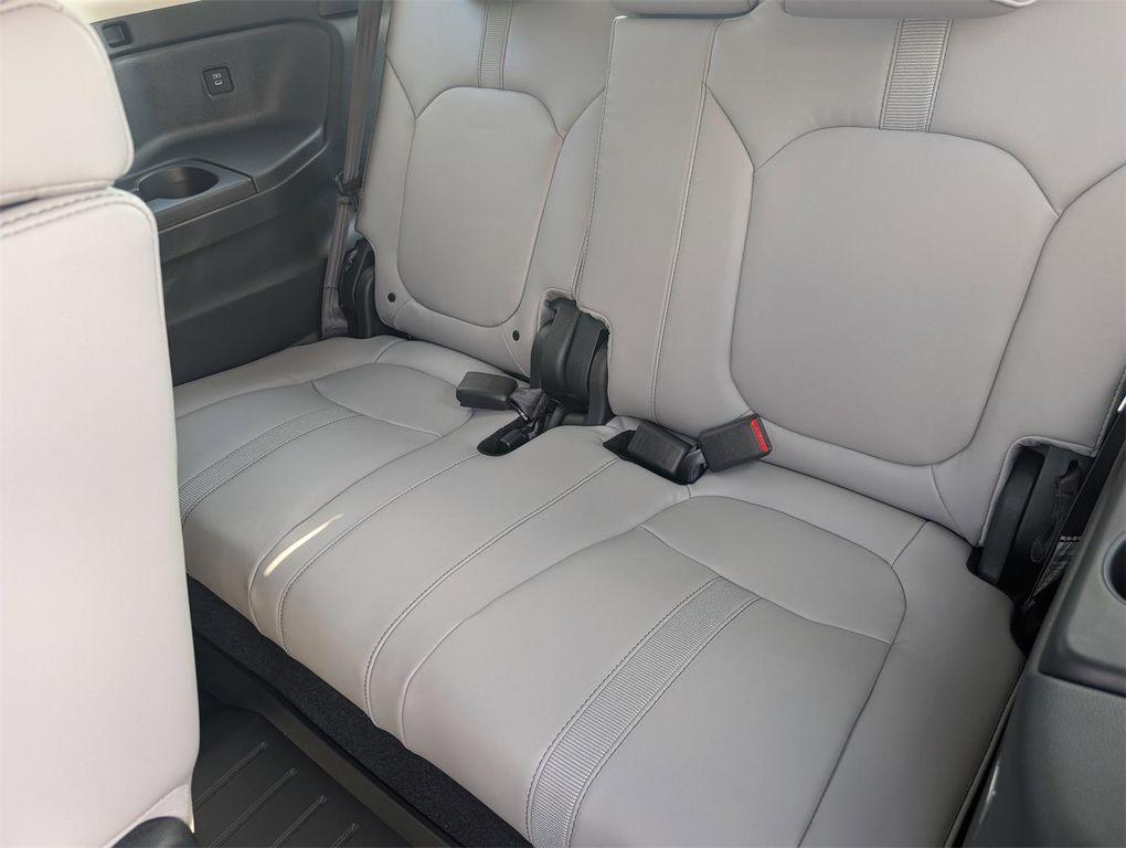 new 2025 Honda Pilot car, priced at $43,405