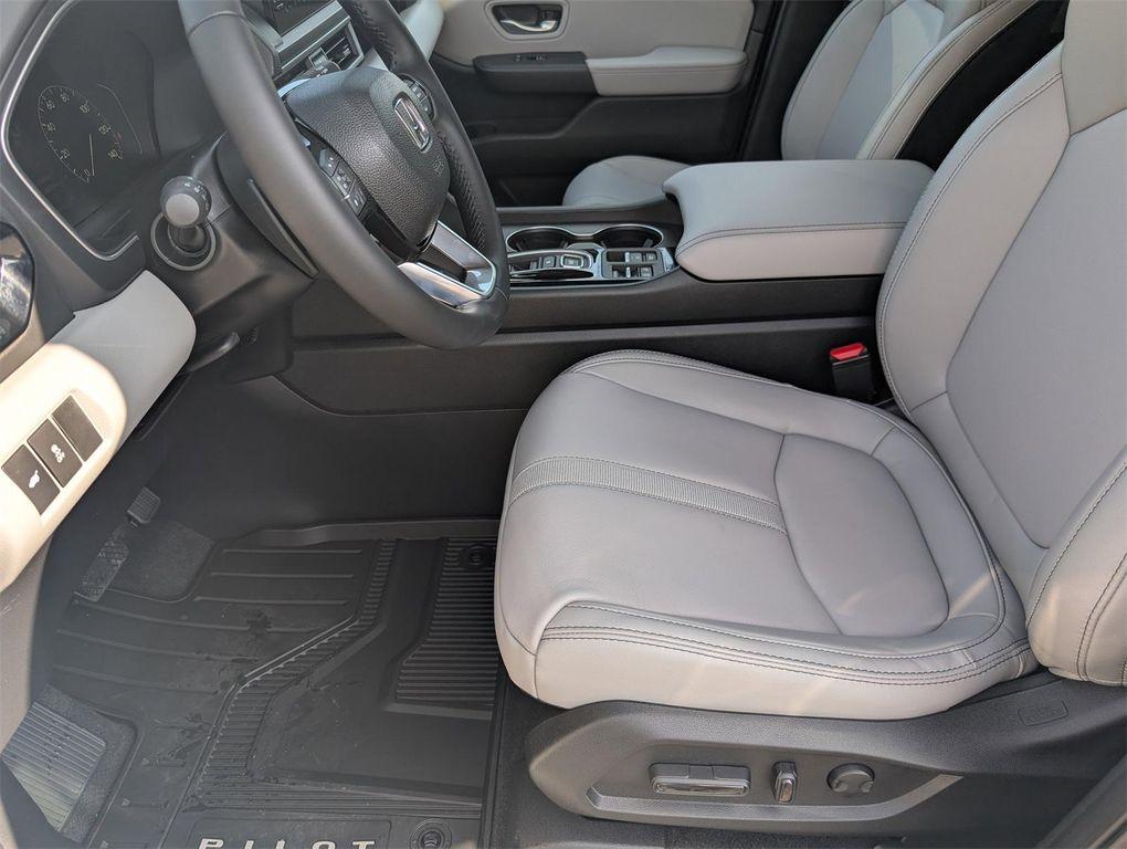 new 2025 Honda Pilot car, priced at $43,405