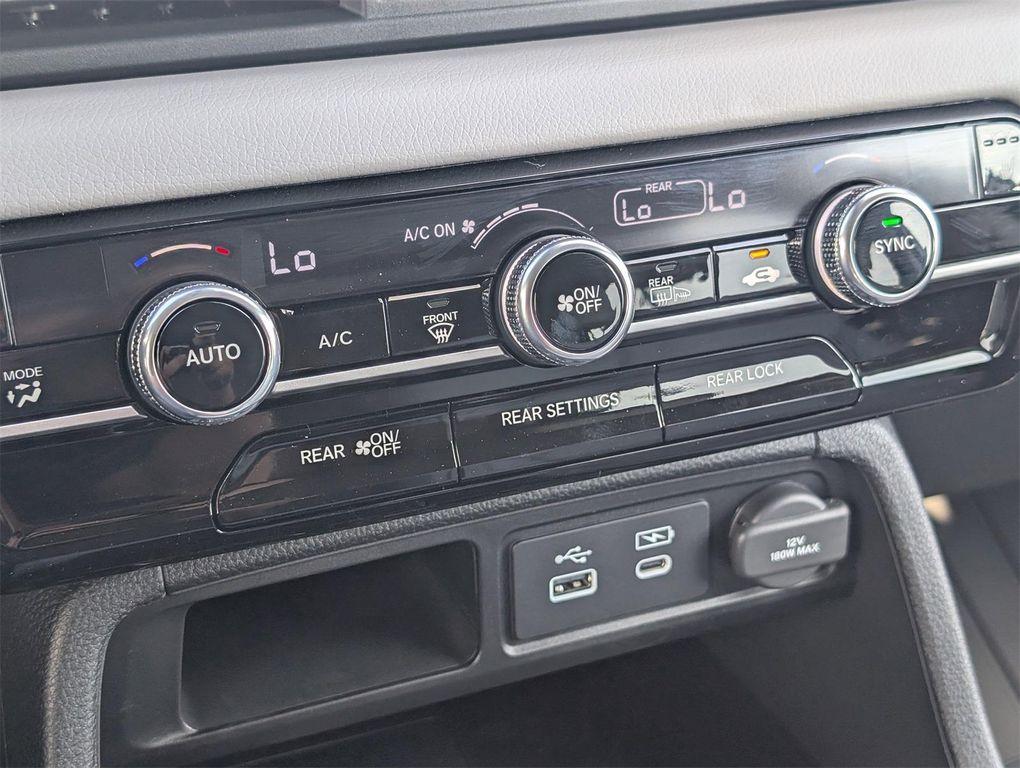 new 2025 Honda Pilot car, priced at $43,405