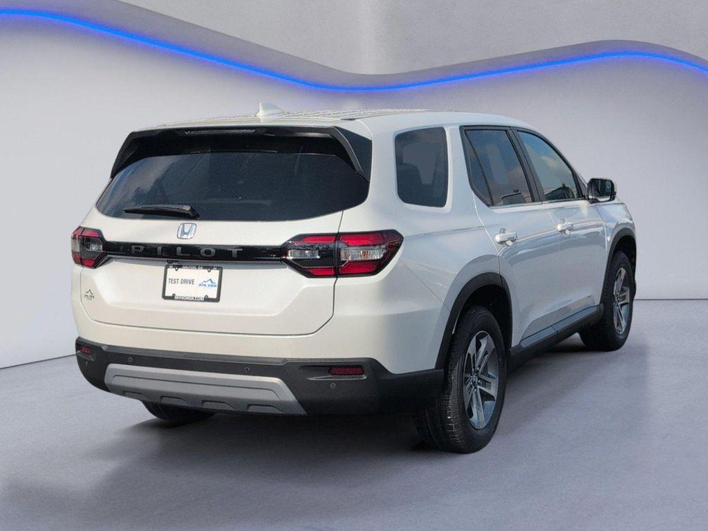 new 2025 Honda Pilot car, priced at $43,405