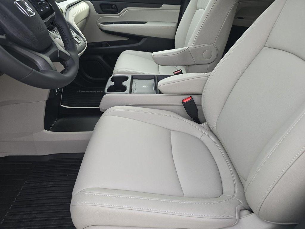 new 2025 Honda Odyssey car, priced at $43,728