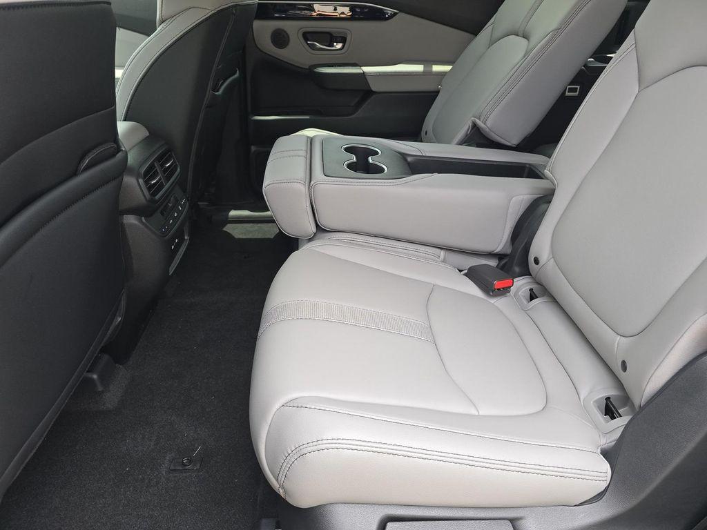 new 2025 Honda Pilot car, priced at $45,000