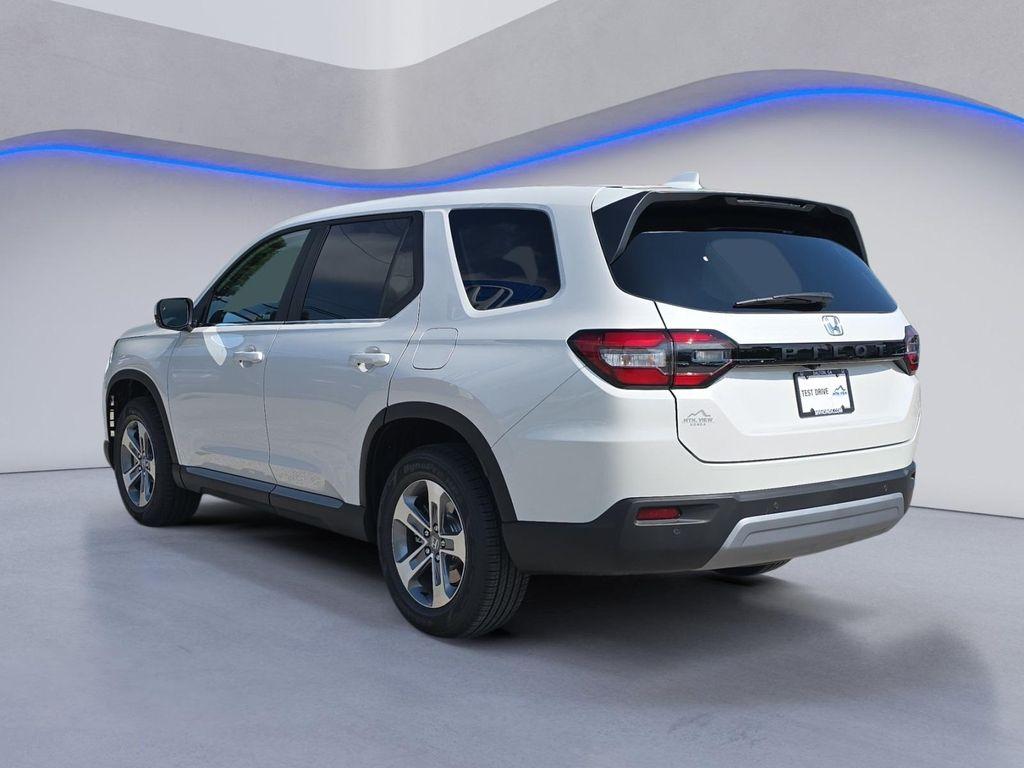 new 2025 Honda Pilot car, priced at $44,751