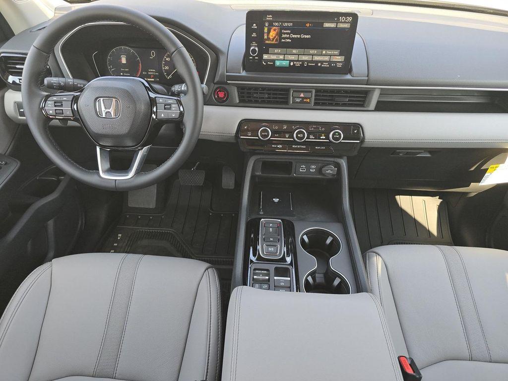new 2025 Honda Pilot car, priced at $44,751