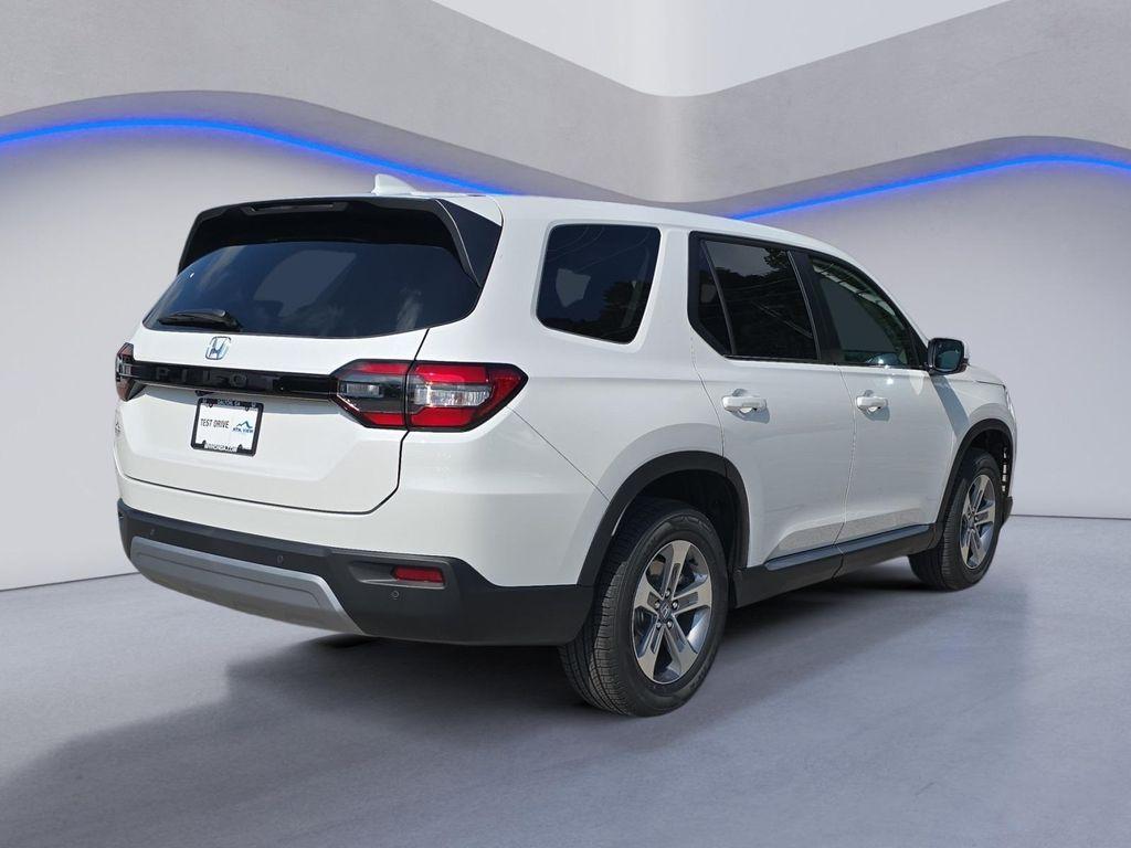 new 2025 Honda Pilot car, priced at $44,751