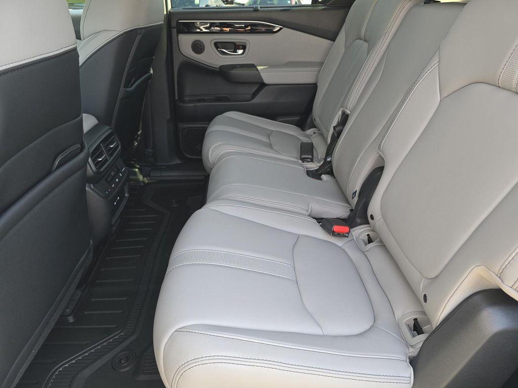 new 2025 Honda Pilot car, priced at $44,751