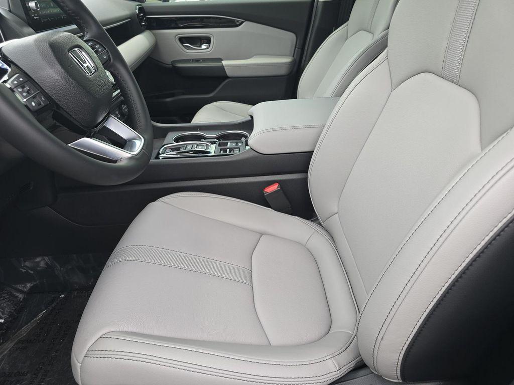 new 2025 Honda Pilot car, priced at $48,500