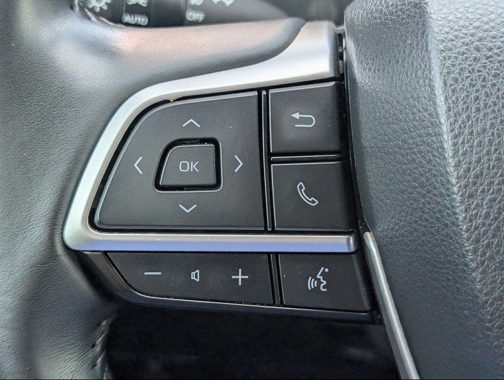 used 2024 Toyota Highlander car, priced at $32,900