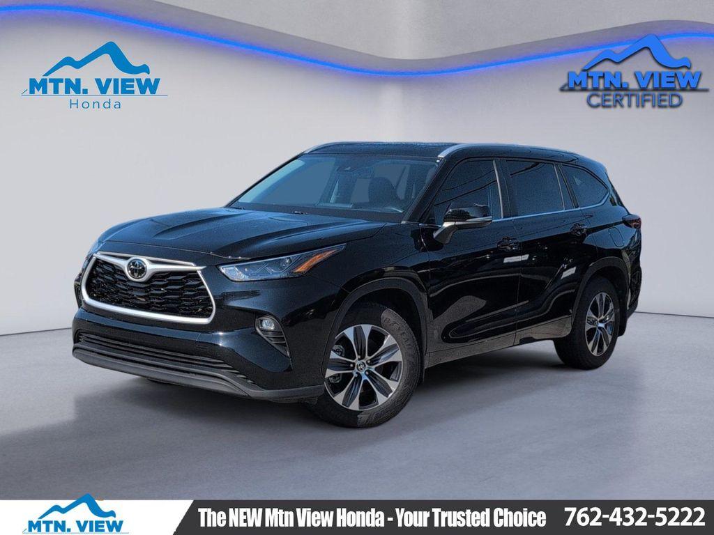 used 2024 Toyota Highlander car, priced at $38,900
