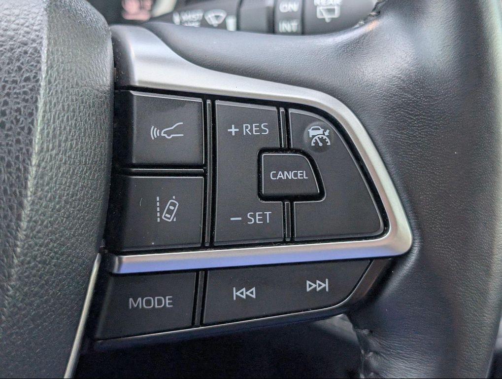 used 2024 Toyota Highlander car, priced at $32,900