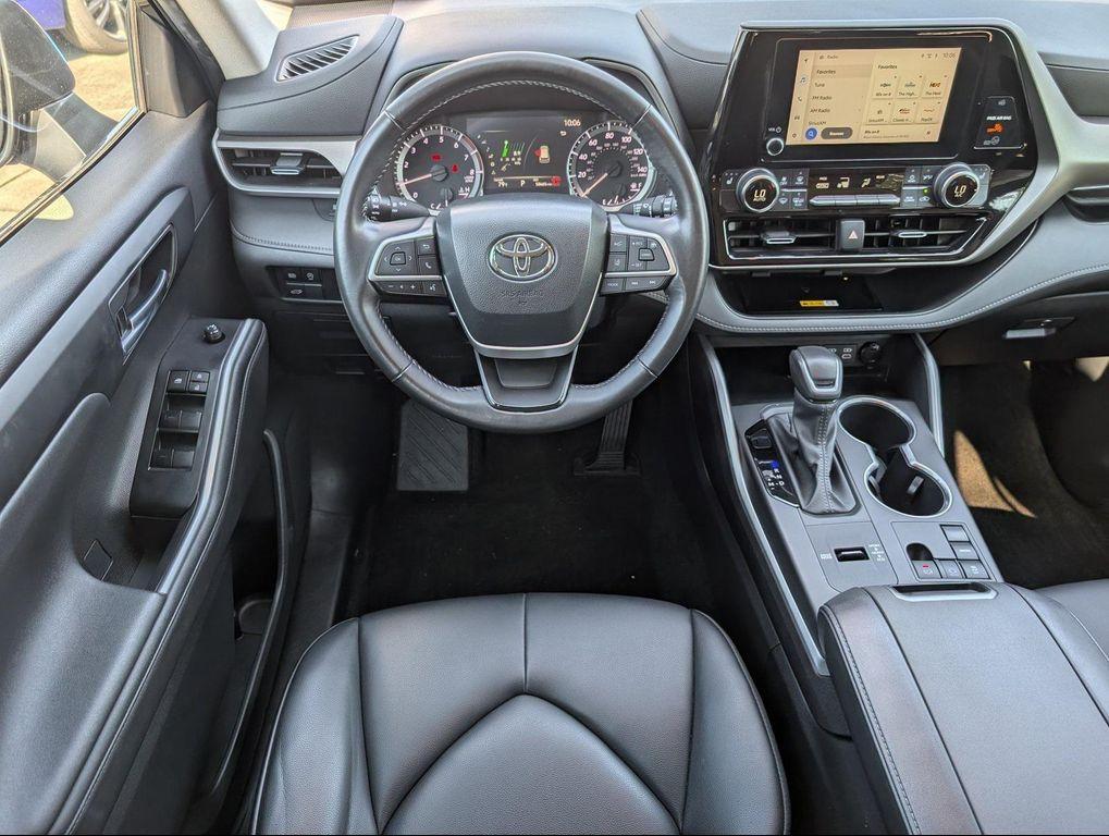 used 2024 Toyota Highlander car, priced at $32,900
