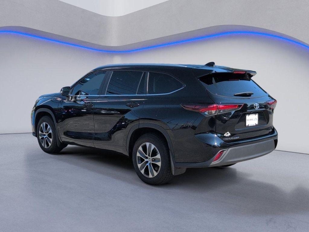 used 2024 Toyota Highlander car, priced at $38,900