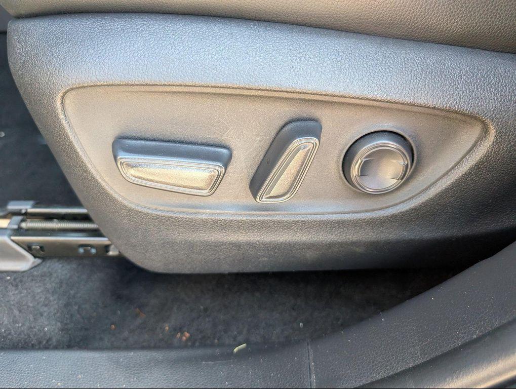 used 2024 Toyota Highlander car, priced at $32,900