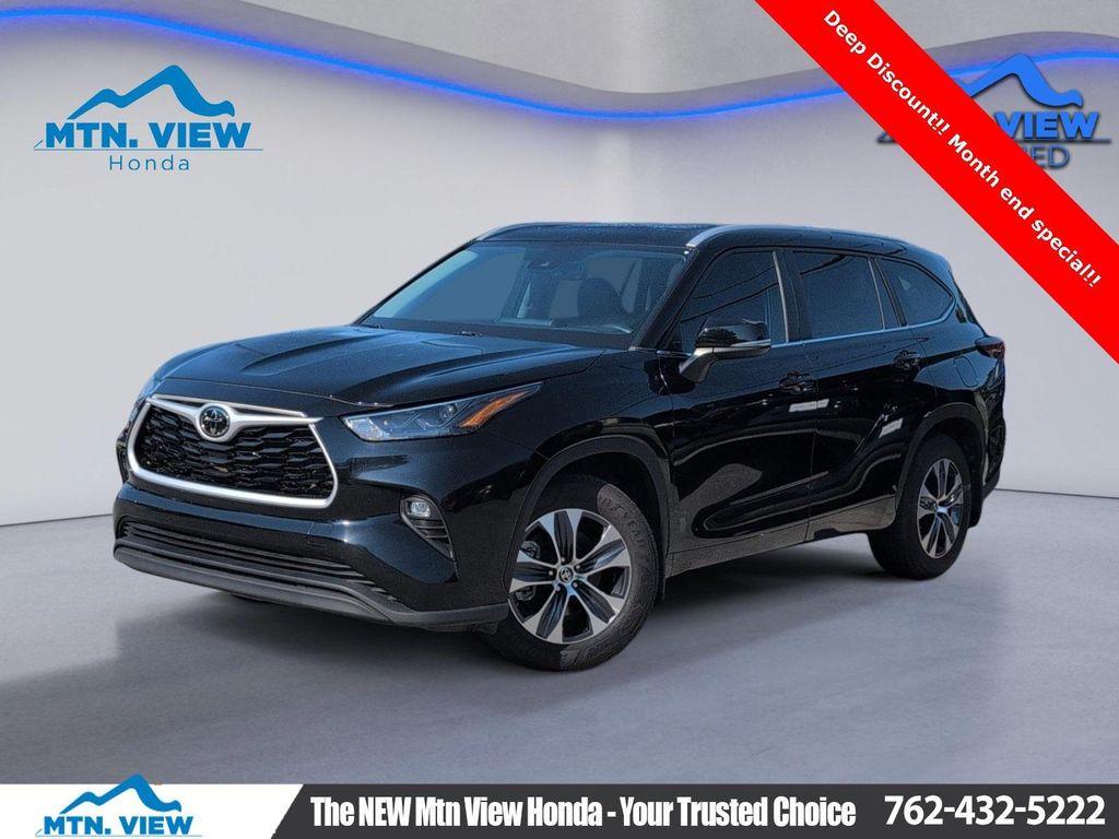 used 2024 Toyota Highlander car, priced at $32,900