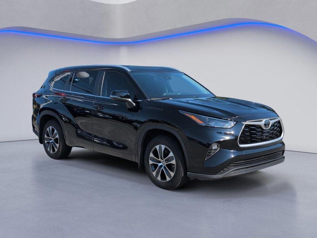 used 2024 Toyota Highlander car, priced at $32,900