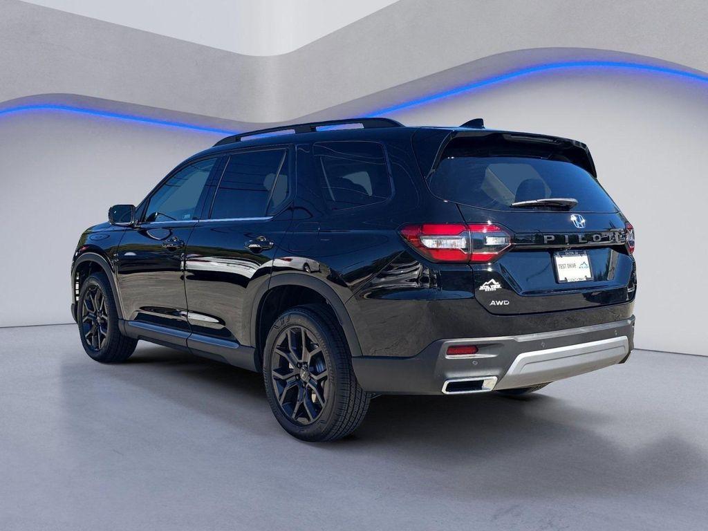 new 2025 Honda Pilot car, priced at $52,995