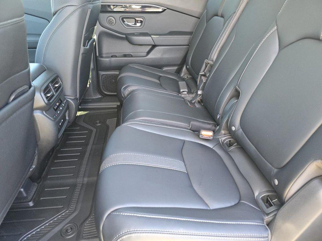 new 2025 Honda Pilot car, priced at $52,995