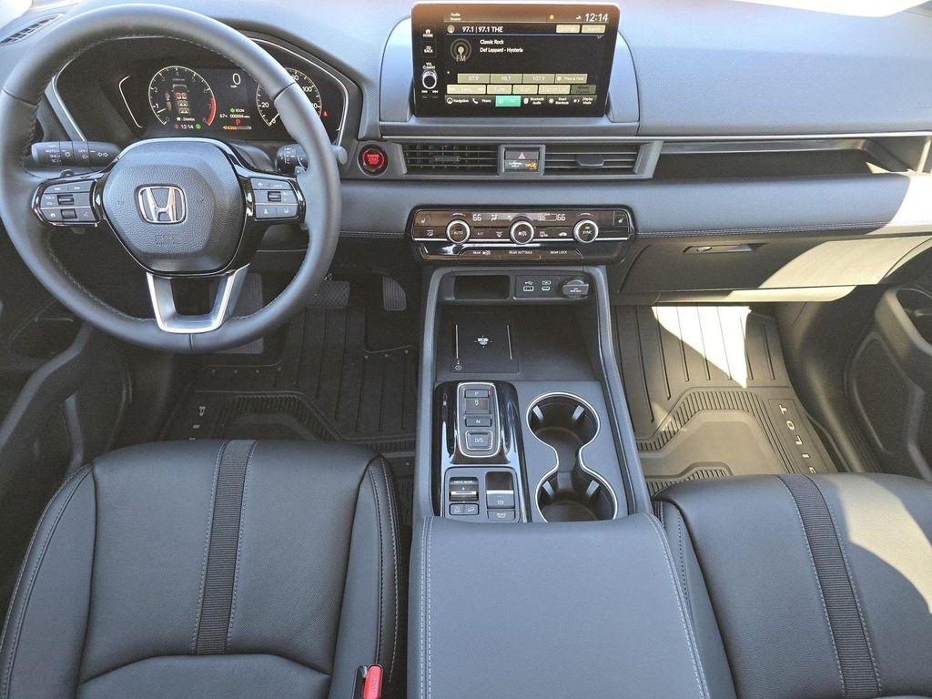 new 2025 Honda Pilot car, priced at $52,995