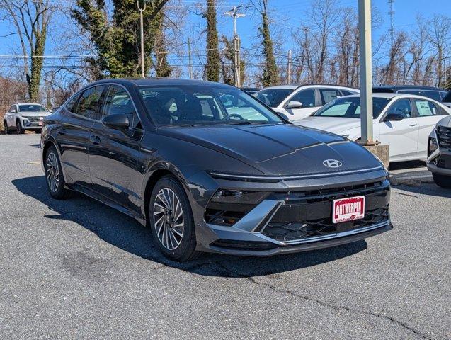 new 2025 Hyundai Sonata Hybrid car, priced at $30,402