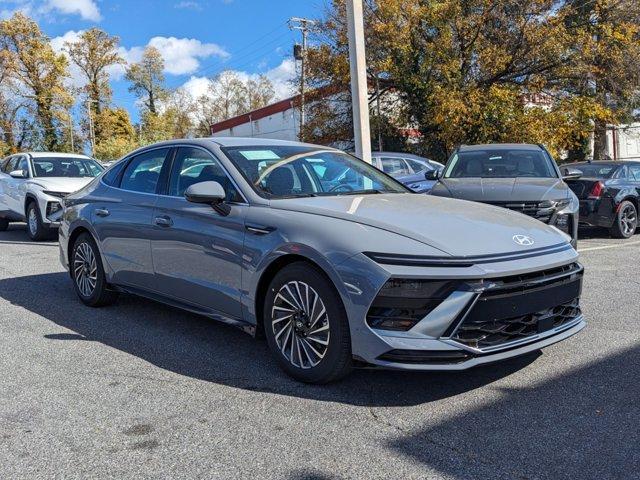 new 2025 Hyundai Sonata Hybrid car, priced at $30,056