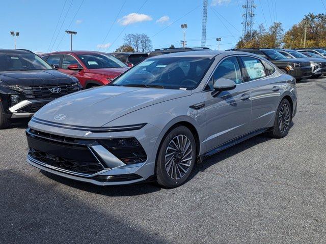 new 2025 Hyundai Sonata Hybrid car, priced at $30,056