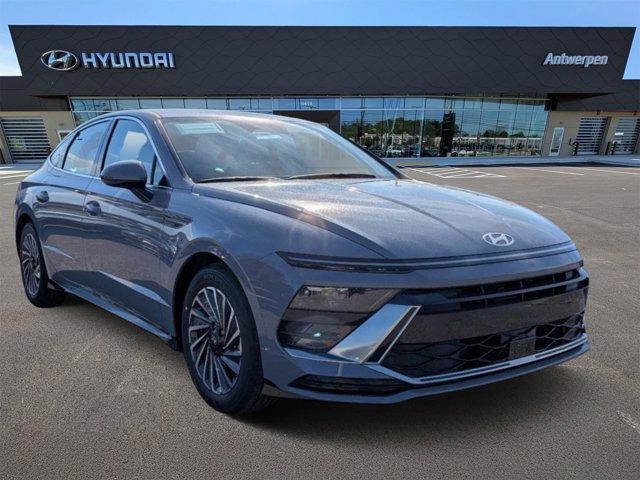new 2025 Hyundai Sonata Hybrid car, priced at $31,122