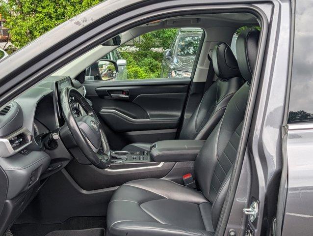 used 2022 Toyota Highlander car, priced at $34,551