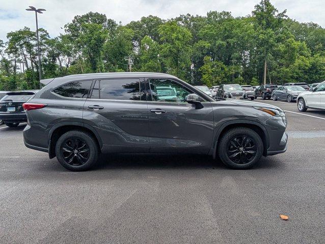 used 2022 Toyota Highlander car, priced at $34,551