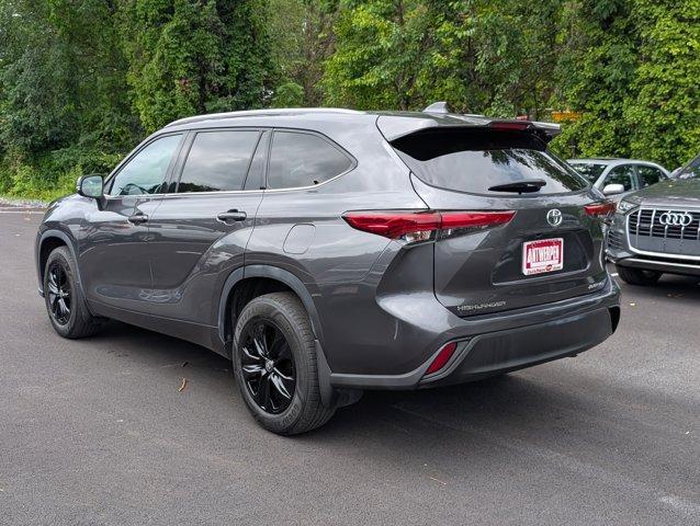 used 2022 Toyota Highlander car, priced at $34,551