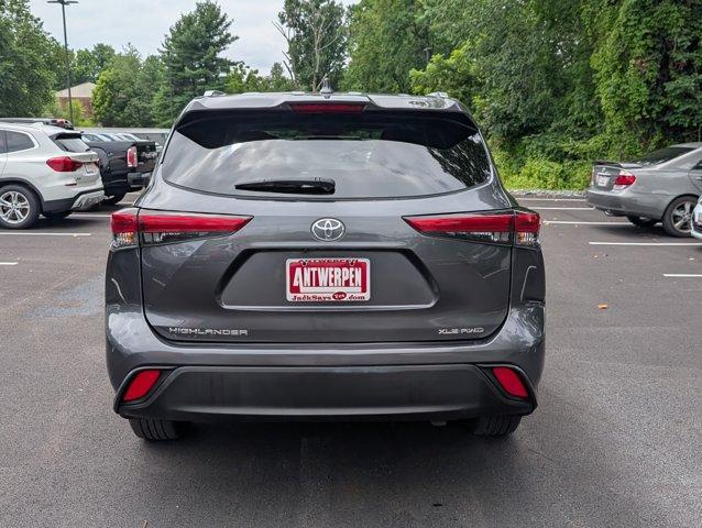 used 2022 Toyota Highlander car, priced at $34,551
