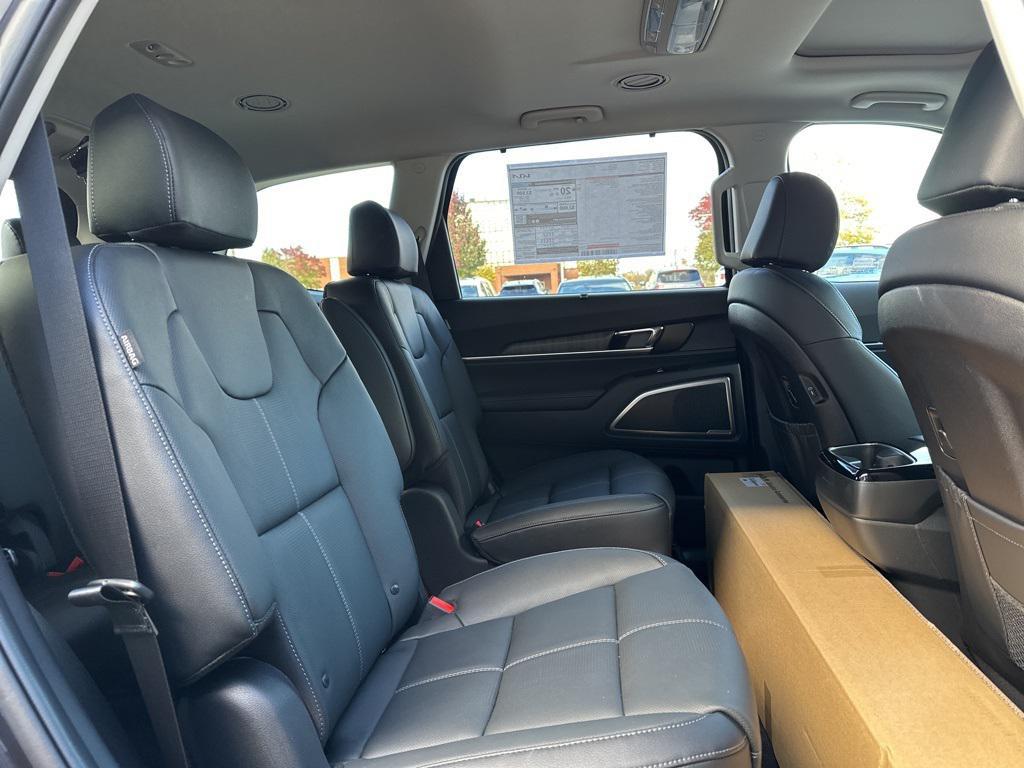 new 2025 Kia Telluride car, priced at $43,908