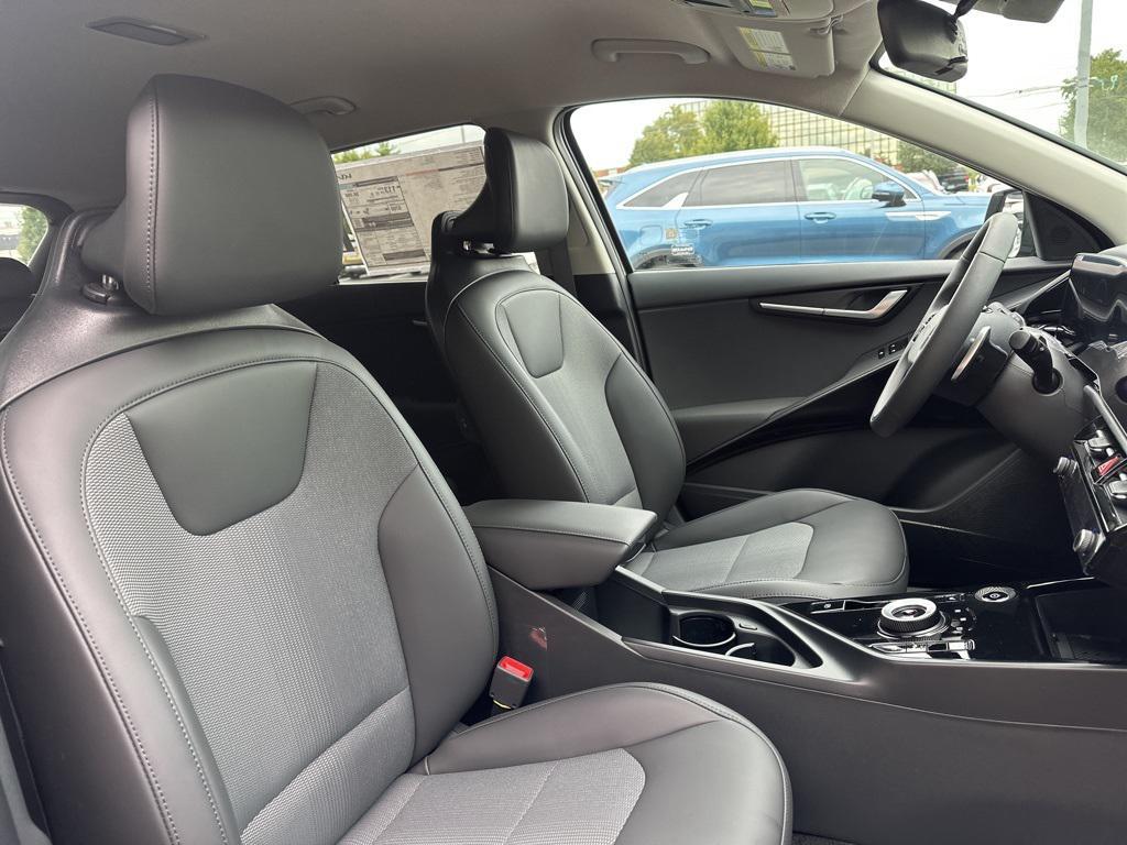 new 2025 Kia Niro EV car, priced at $33,059