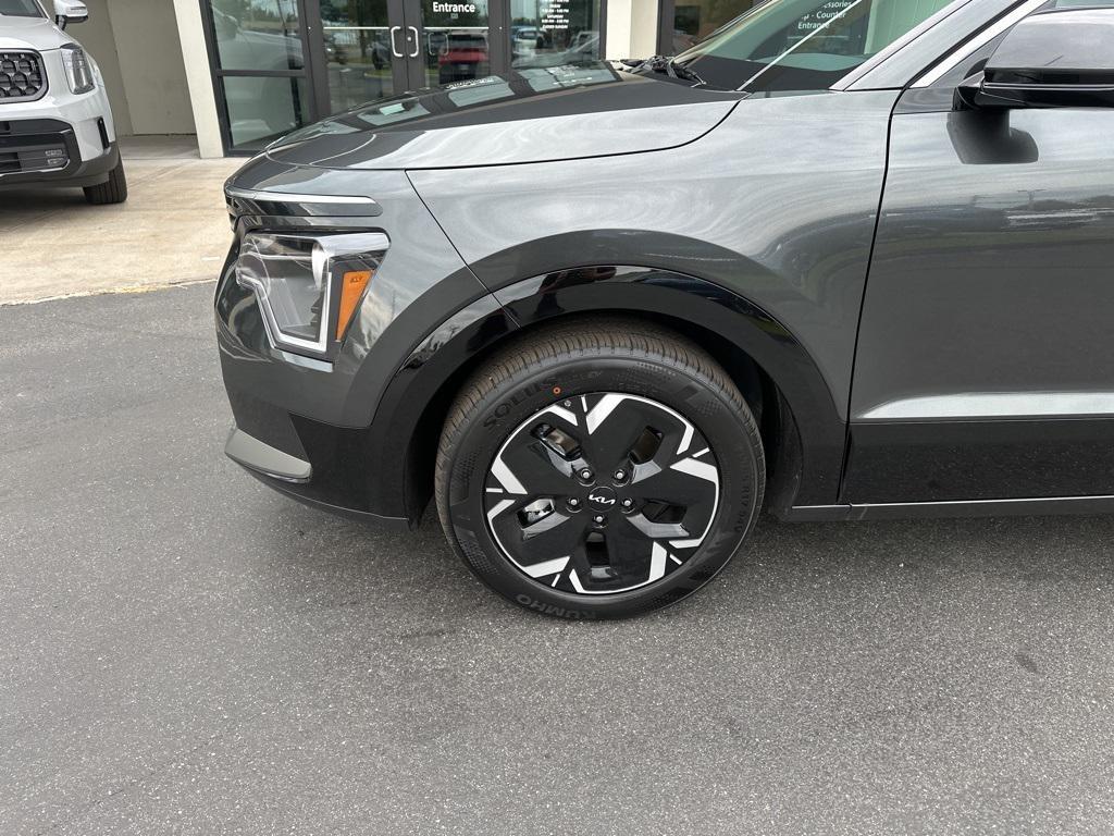 new 2025 Kia Niro EV car, priced at $33,059