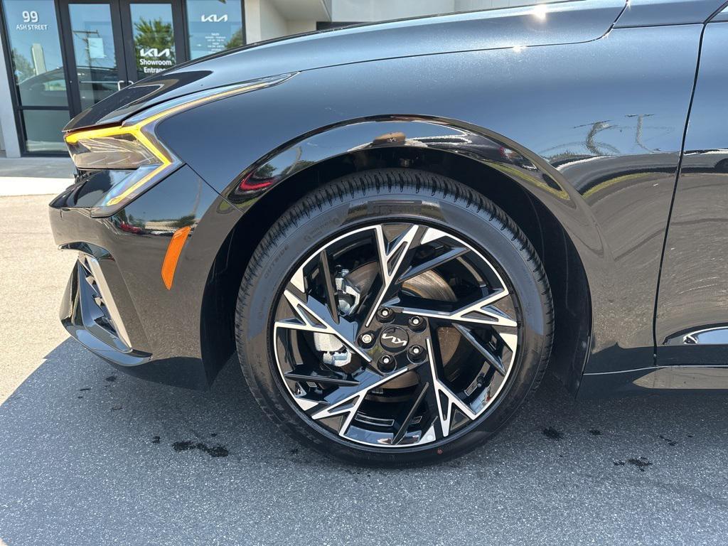 new 2025 Kia K5 car, priced at $30,547