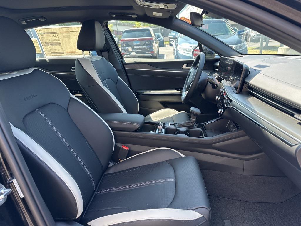 new 2025 Kia K5 car, priced at $30,547
