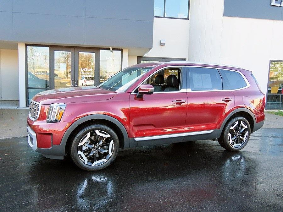 used 2023 Kia Telluride car, priced at $37,573