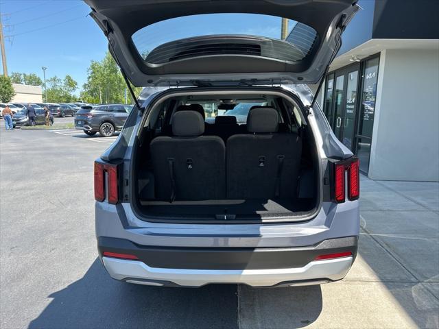 used 2025 Kia Sorento car, priced at $30,999