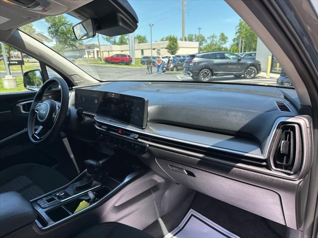 used 2025 Kia Sorento car, priced at $30,999